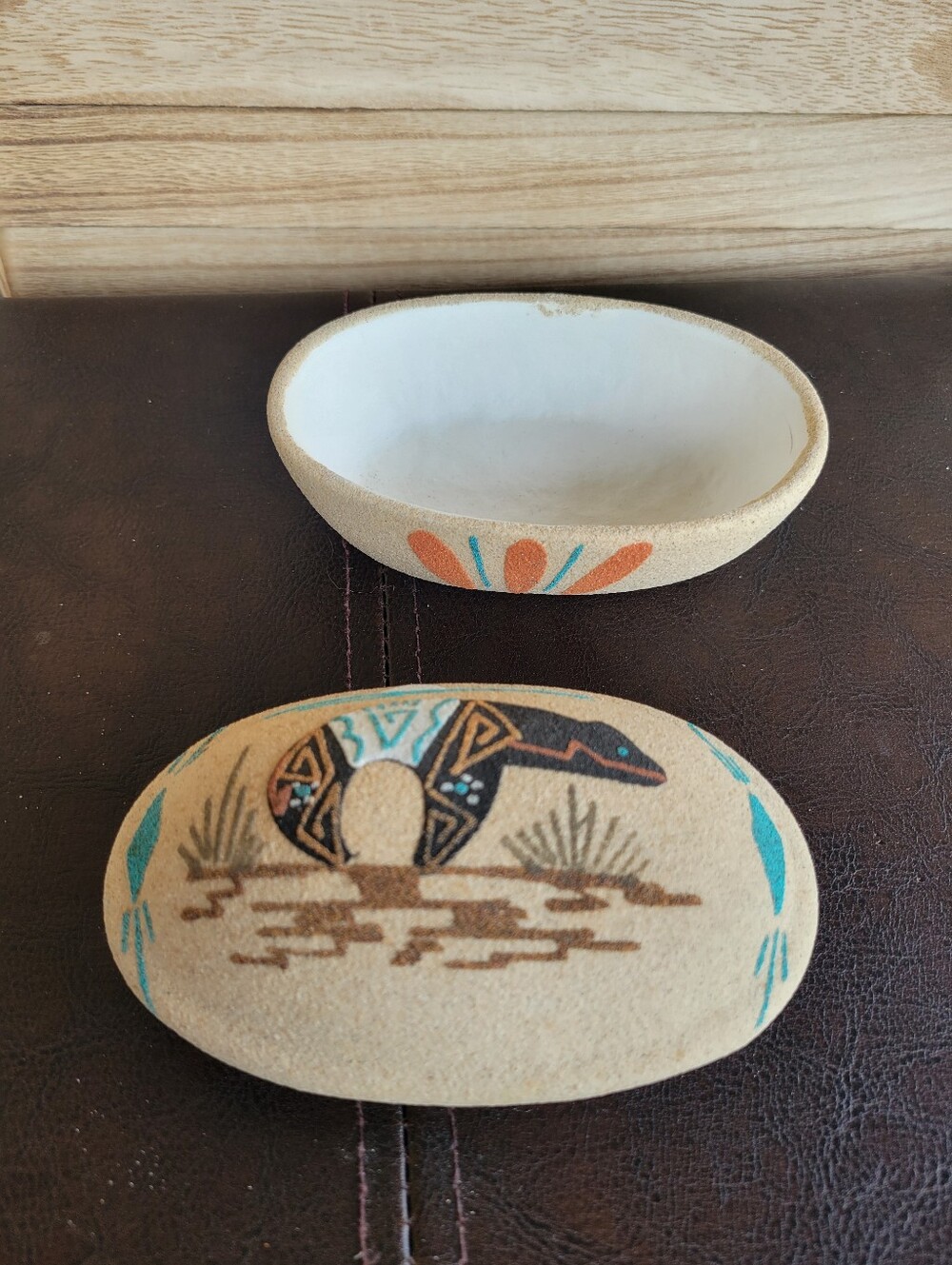 Vintage Navajo Bear Traditional Sand Art Hand Painted Trinket Box Dish